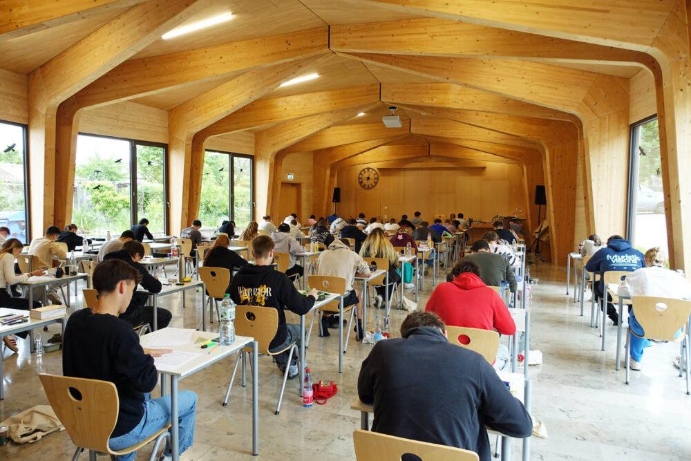 144 Prüflinge an der FOSBOS 2026